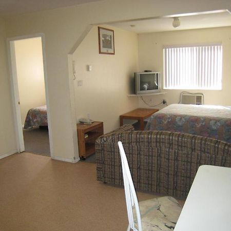 קווסנל Fraser Bridge Inn And Rv Park מראה חיצוני תמונה