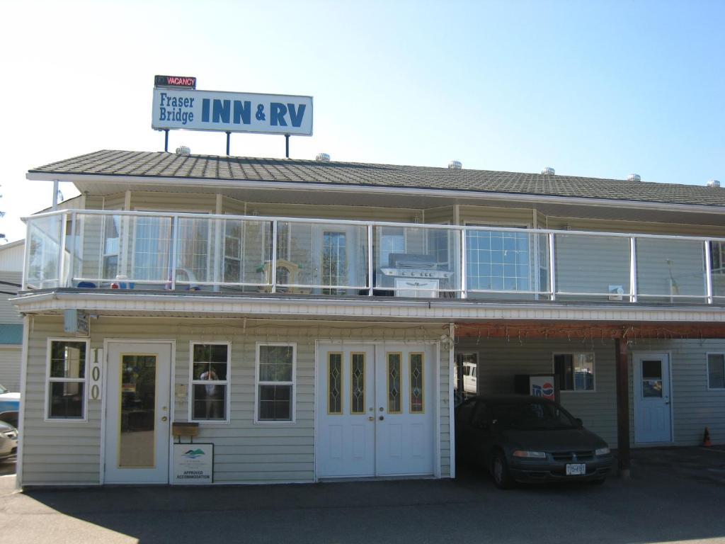 קווסנל Fraser Bridge Inn And Rv Park מראה חיצוני תמונה